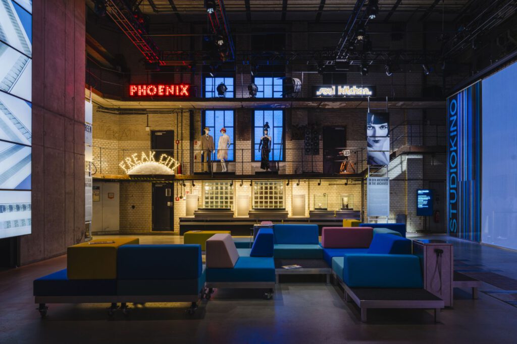 Ausstellungshalle Screentime, Deutsche Kinemathek Berlin – großformatige Videoprojektionen und Lichtinstallation