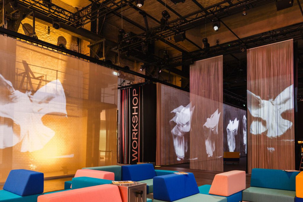 Ausstellungshalle Screentime, Deutsche Kinemathek Berlin – großformatige Videoprojektionen und Lichtinstallation