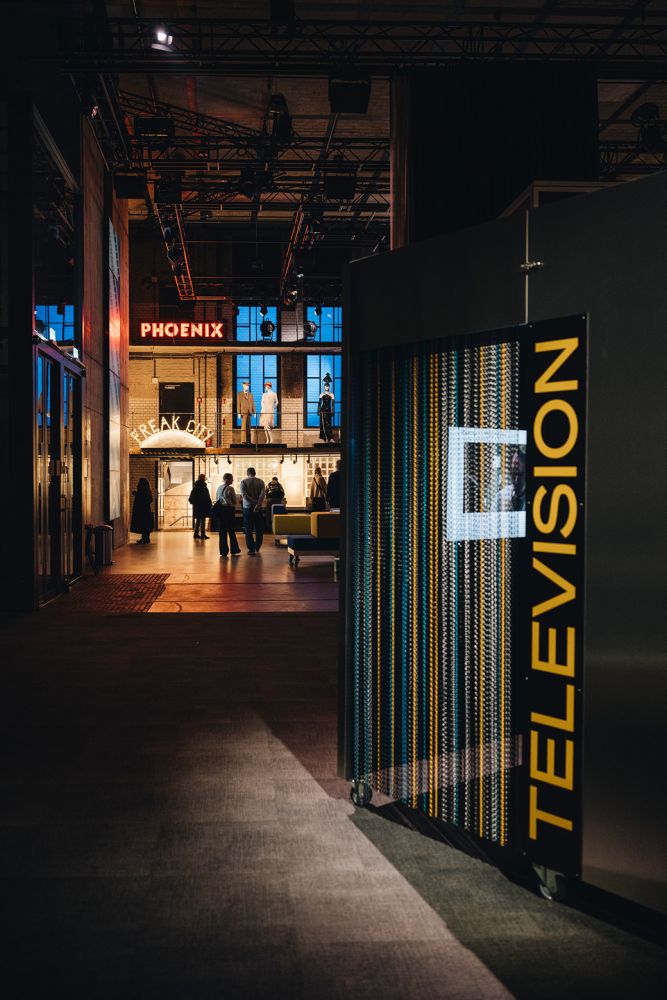 Ausstellungshalle Screentime, Deutsche Kinemathek Berlin – großformatige Videoprojektionen und Lichtinstallation